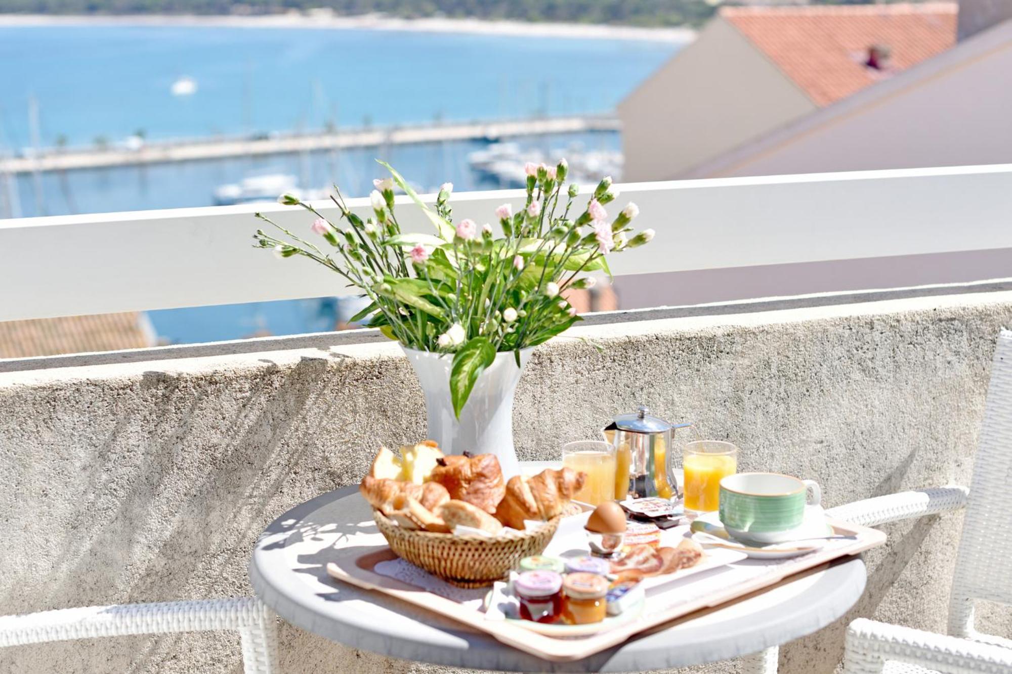 Hotel Le Rocher كالفي المظهر الخارجي الصورة