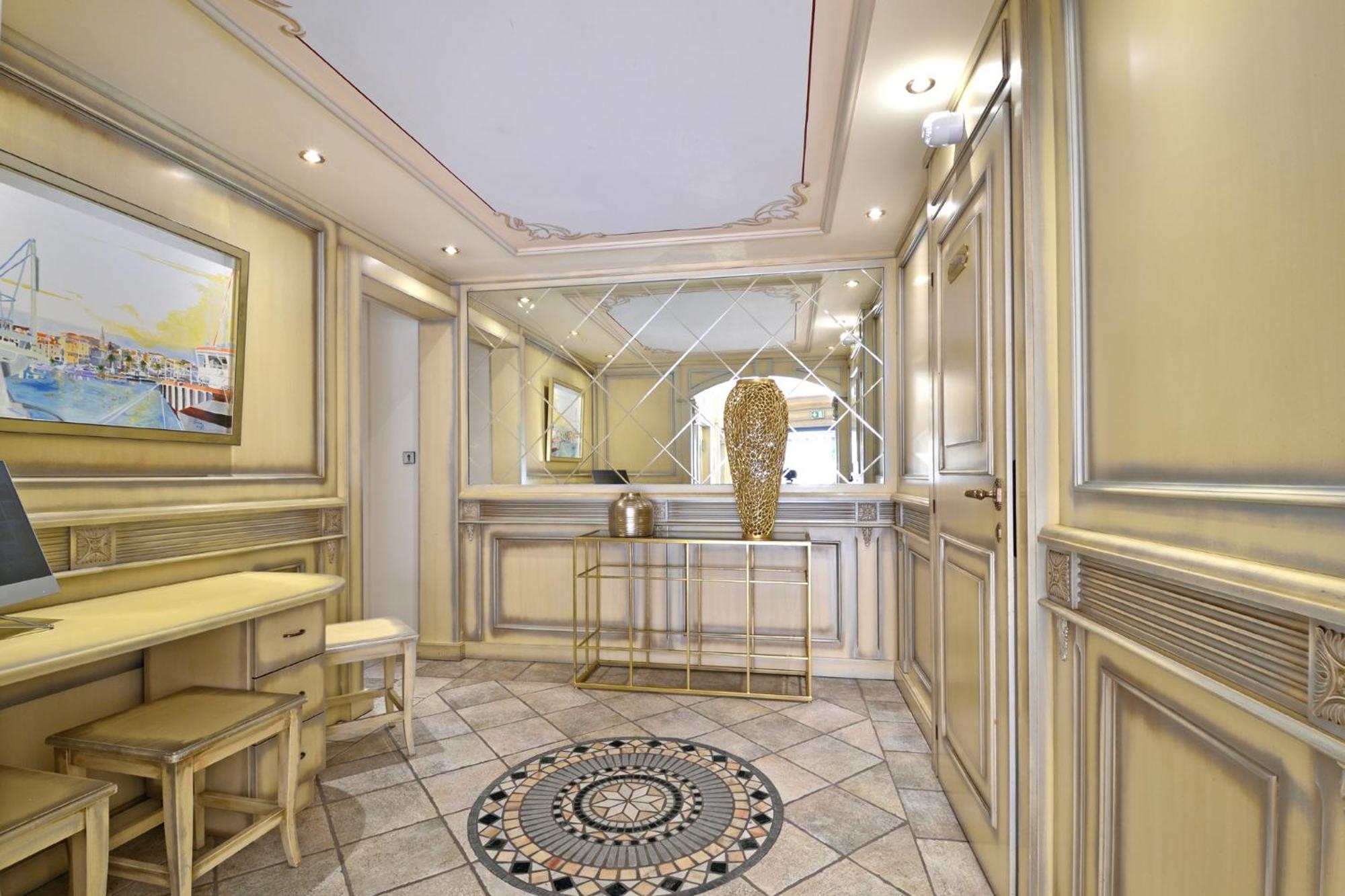 Hotel Le Rocher كالفي المظهر الخارجي الصورة